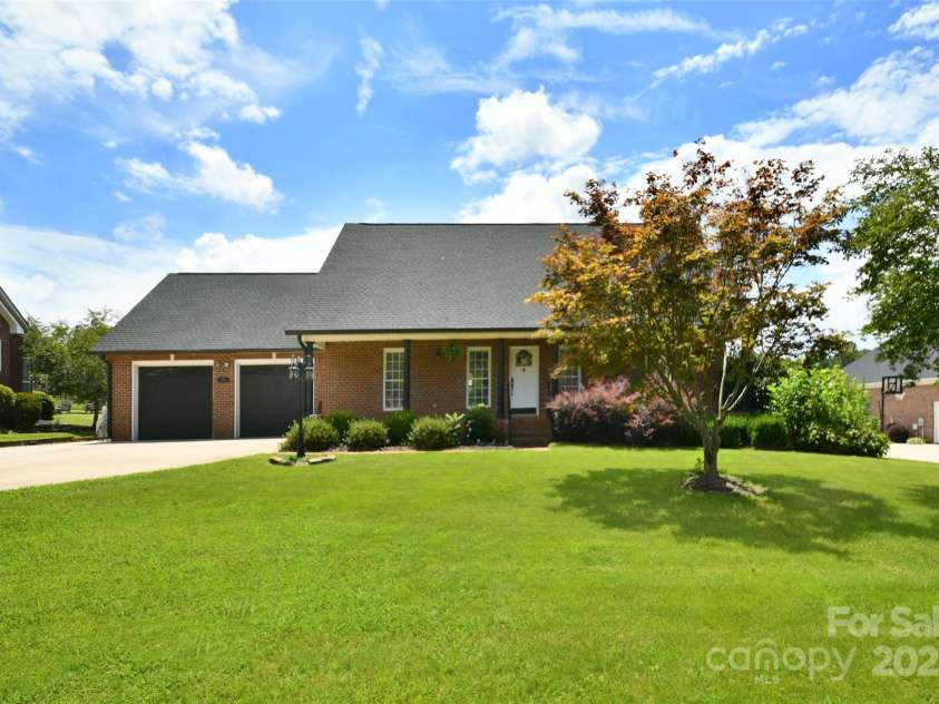 2914 Weatherfield Drive, Lincolnton, NC 28092.  MLS# CAR4283071, YatesRealty ID 22839. 