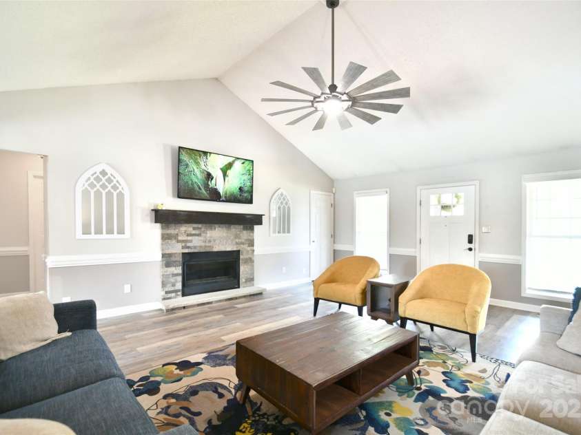 2914 Weatherfield Drive, Lincolnton, NC 28092.  MLS# CAR4283071, YatesRealty ID 22839. 