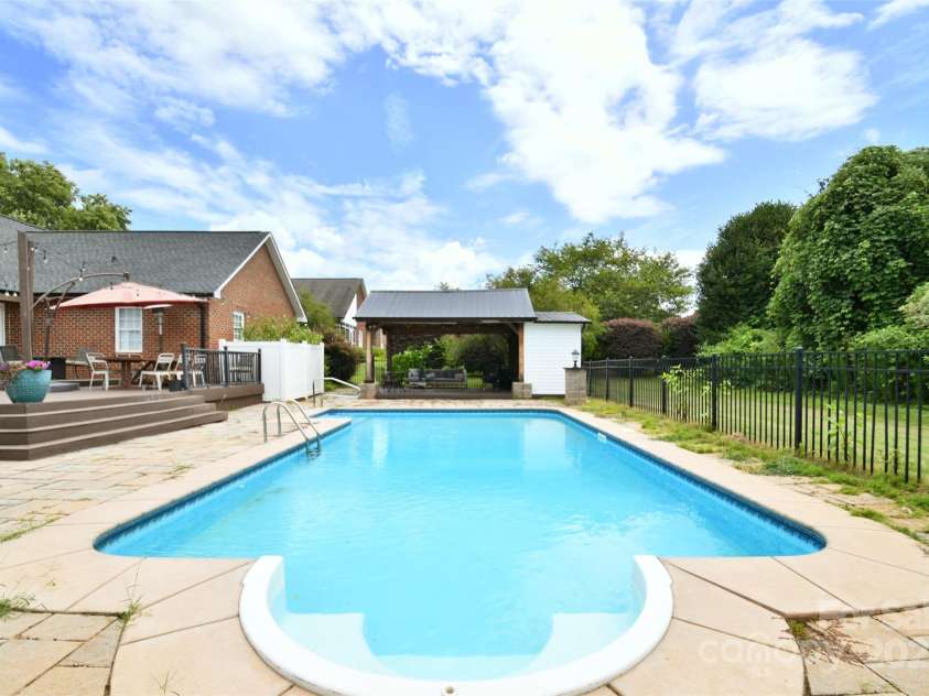 2914 Weatherfield Drive, Lincolnton, NC 28092.  MLS# CAR4283071, YatesRealty ID 22839. 