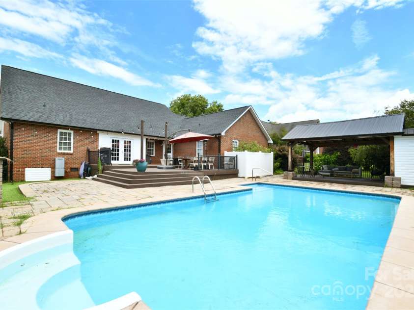 2914 Weatherfield Drive, Lincolnton, NC 28092.  MLS# CAR4283071, YatesRealty ID 22839. 
