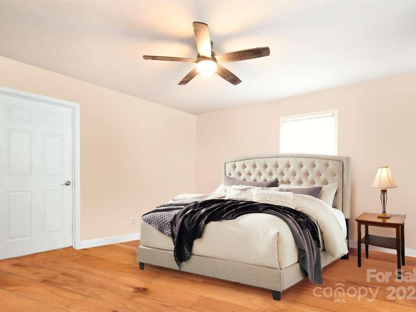2914 Weatherfield Drive, Lincolnton, NC 28092.  MLS# CAR4283071, YatesRealty ID 22839. Master BR