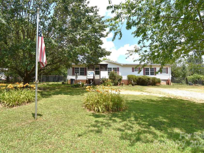 4062 Smokey Creek Road, Lenoir, NC 28645.  MLS# CAR4276163, YatesRealty ID 22839. 