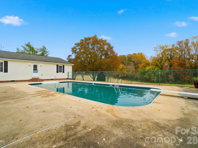 1404 Old Mill Road, Lincolnton, NC 28092.  MLS# CAR4320693, YatesRealty ID 2284. 