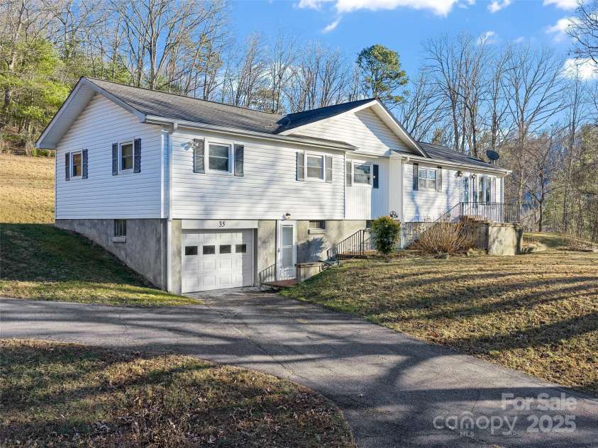 35 Smith Ridge Drive, Asheville, NC 28803.  MLS# CAR4332671, YatesRealty ID 2284. 