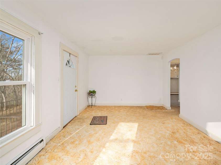 35 Smith Ridge Drive, Asheville, NC 28803.  MLS# CAR4332671, YatesRealty ID 2284. 