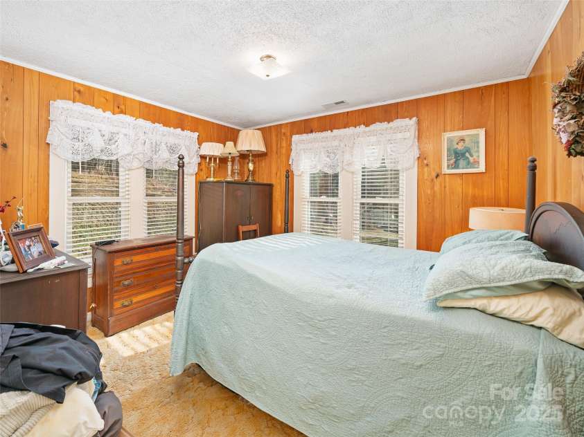 35 Smith Ridge Drive, Asheville, NC 28803.  MLS# CAR4332671, YatesRealty ID 2284. 