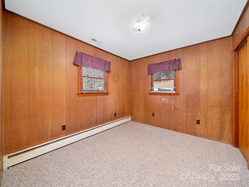 35 Smith Ridge Drive, Asheville, NC 28803.  MLS# CAR4332671, YatesRealty ID 2284. 