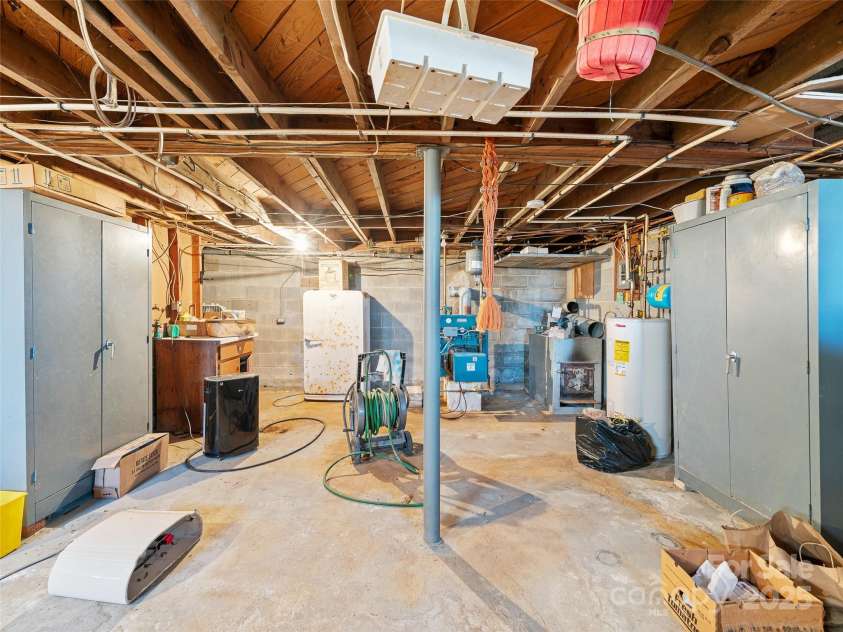 35 Smith Ridge Drive, Asheville, NC 28803.  MLS# CAR4332671, YatesRealty ID 2284. 