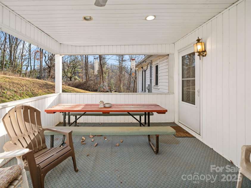 35 Smith Ridge Drive, Asheville, NC 28803.  MLS# CAR4332671, YatesRealty ID 2284. 
