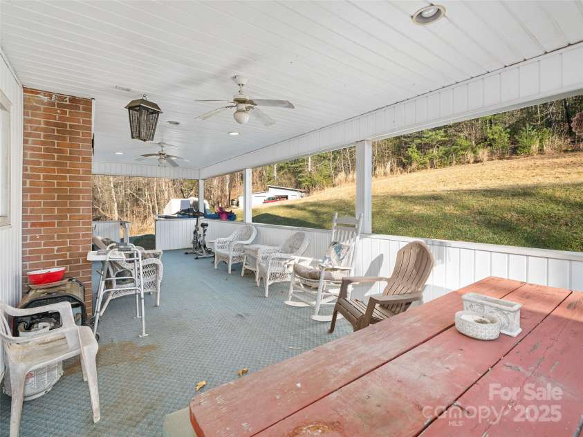 35 Smith Ridge Drive, Asheville, NC 28803.  MLS# CAR4332671, YatesRealty ID 2284. 