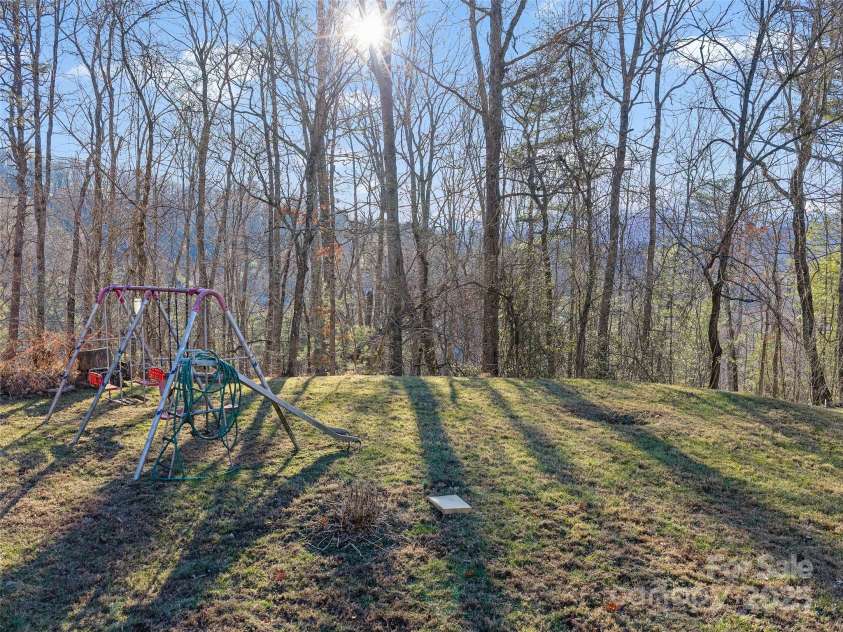 35 Smith Ridge Drive, Asheville, NC 28803.  MLS# CAR4332671, YatesRealty ID 2284. 