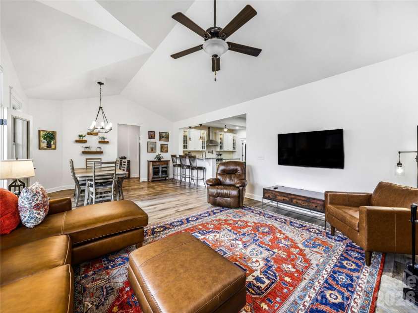 324 Fennel Dun Circle, Biltmore Lake, NC 28715.  MLS# CAR4360024, YatesRealty ID 22841. 