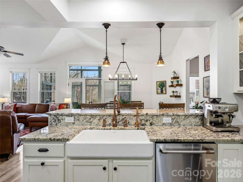 324 Fennel Dun Circle, Biltmore Lake, NC 28715.  MLS# CAR4360024, YatesRealty ID 22841. 