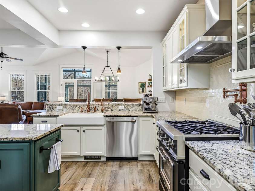 324 Fennel Dun Circle, Biltmore Lake, NC 28715.  MLS# CAR4360024, YatesRealty ID 22841. 