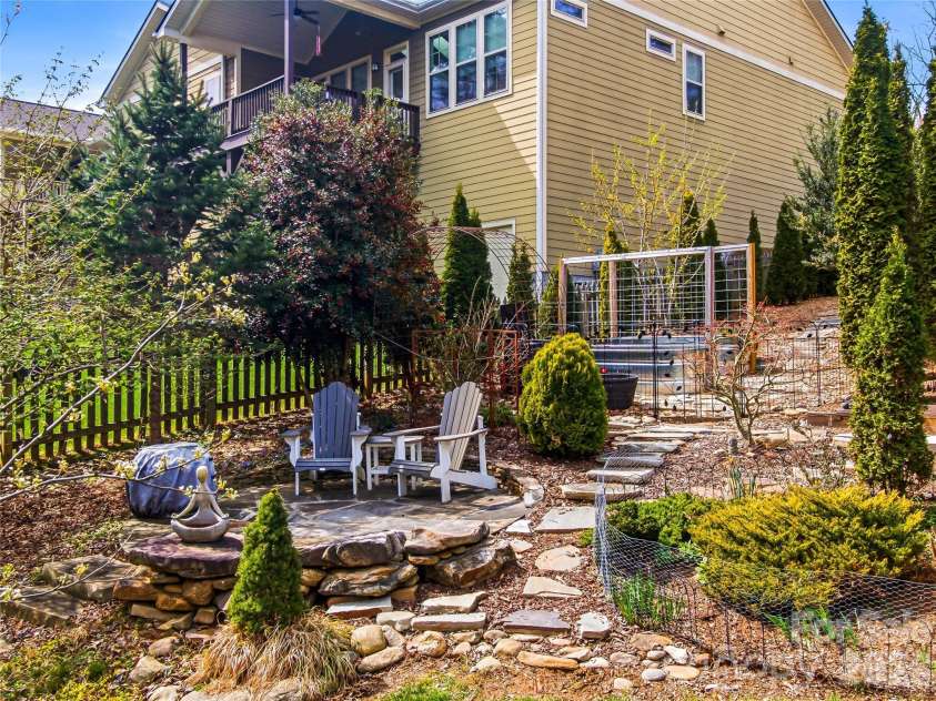 324 Fennel Dun Circle, Biltmore Lake, NC 28715.  MLS# CAR4360024, YatesRealty ID 22841. 