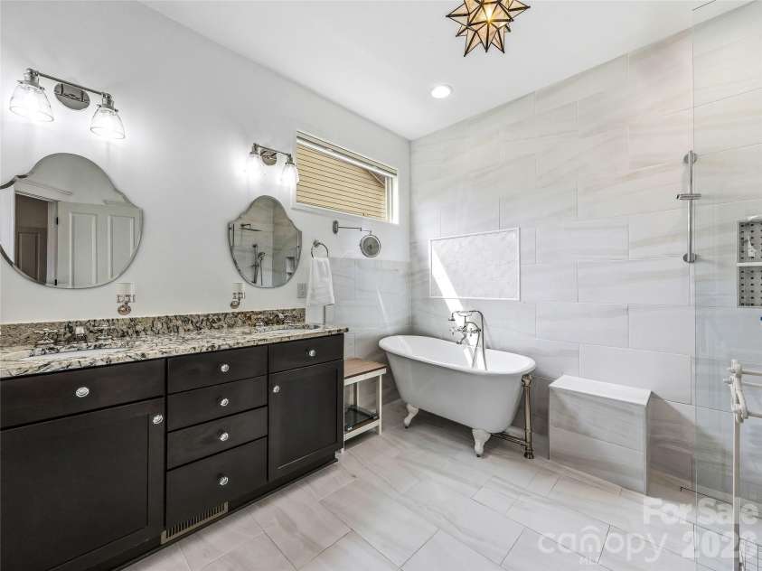 324 Fennel Dun Circle, Biltmore Lake, NC 28715.  MLS# CAR4360024, YatesRealty ID 22841. Primary Bathroom 