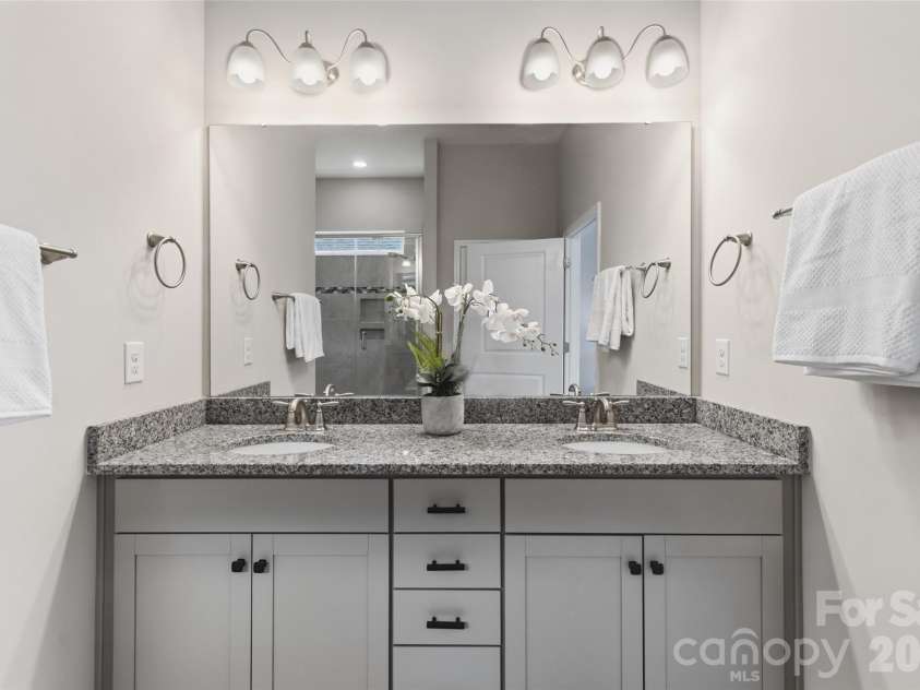5021 Lydney Circle, Waxhaw, NC 28173.  MLS# CAR4373459, YatesRealty ID 22842. 