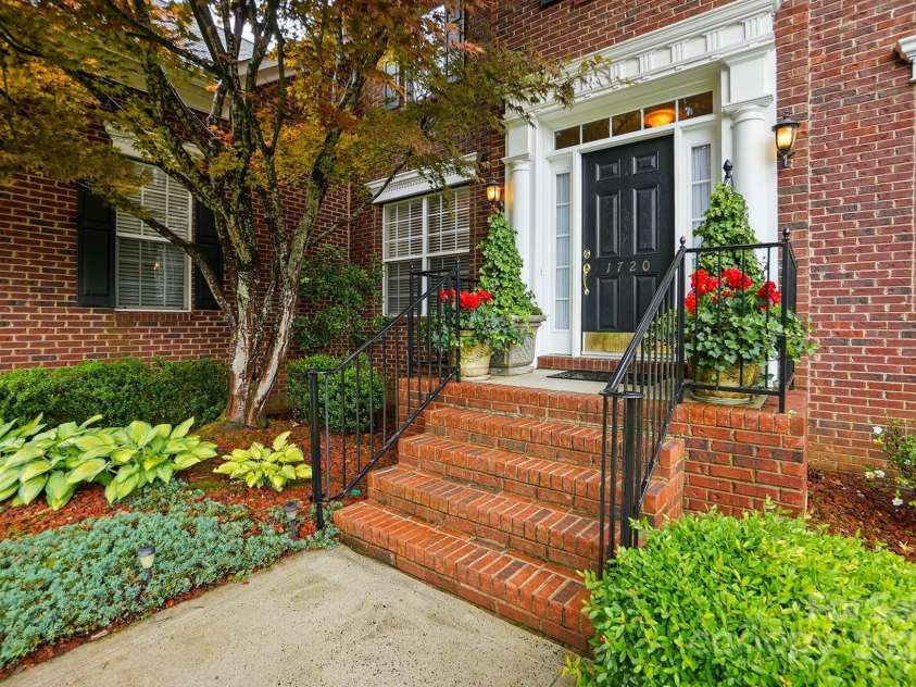 1720 Mountain Park Drive, Charlotte, NC 28214.  MLS# CAR4265620, YatesRealty ID 22843. 