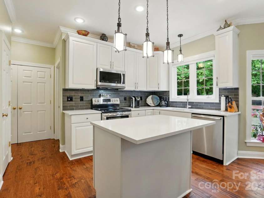 1720 Mountain Park Drive, Charlotte, NC 28214.  MLS# CAR4265620, YatesRealty ID 22843. 