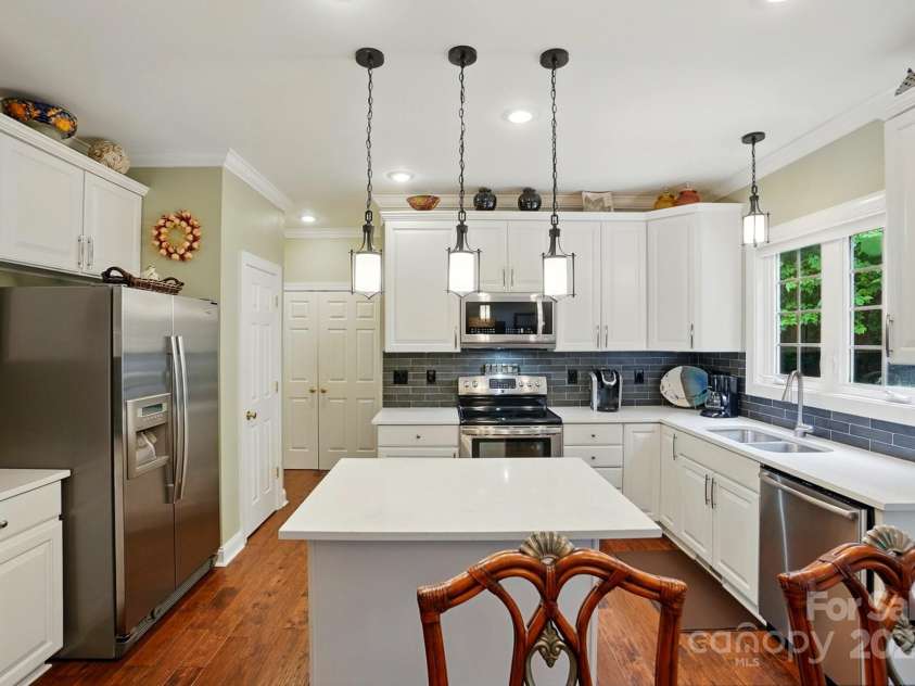 1720 Mountain Park Drive, Charlotte, NC 28214.  MLS# CAR4265620, YatesRealty ID 22843. 
