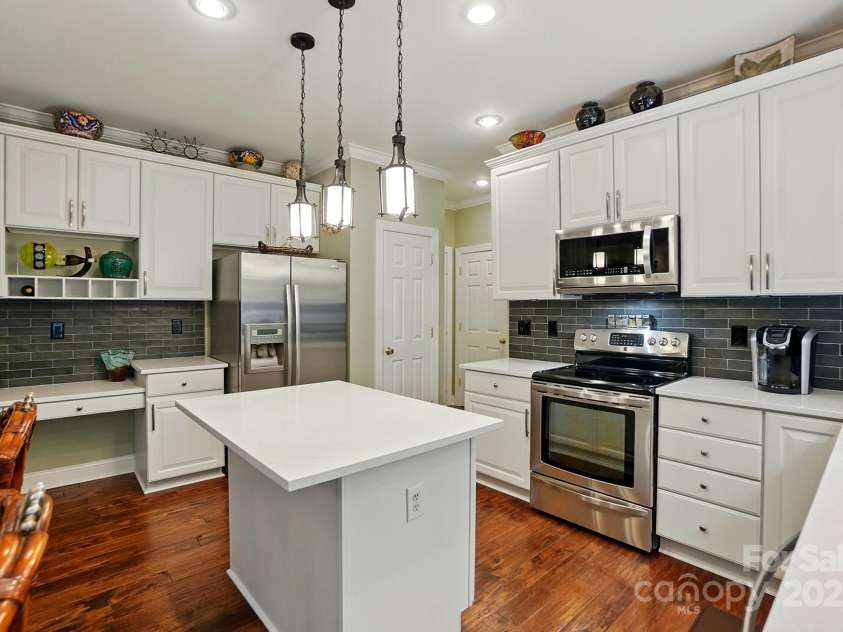 1720 Mountain Park Drive, Charlotte, NC 28214.  MLS# CAR4265620, YatesRealty ID 22843. 