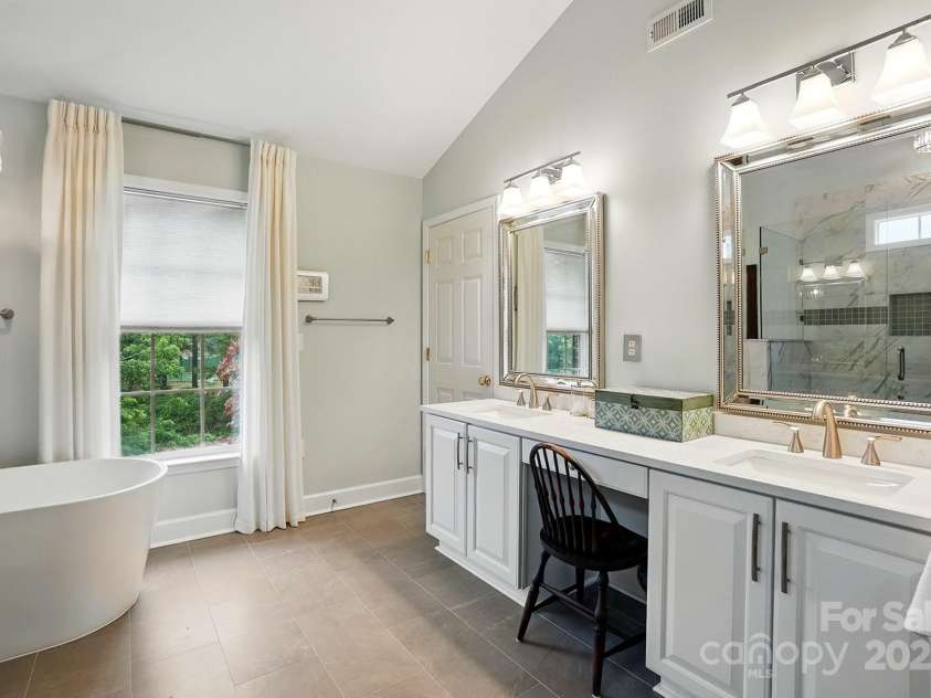 1720 Mountain Park Drive, Charlotte, NC 28214.  MLS# CAR4265620, YatesRealty ID 22843. 