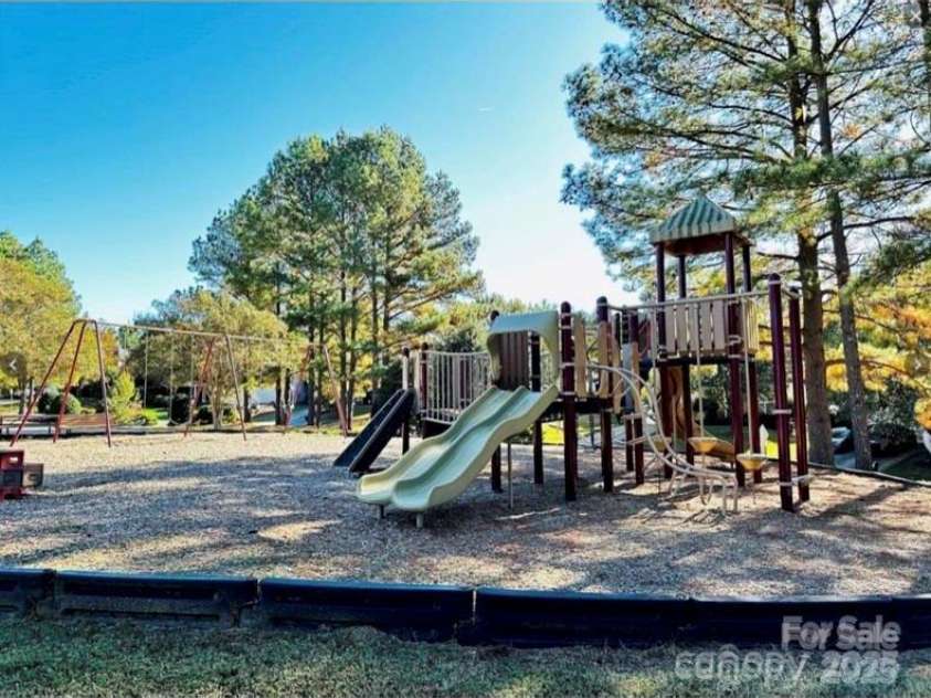 1720 Mountain Park Drive, Charlotte, NC 28214.  MLS# CAR4265620, YatesRealty ID 22843. 
