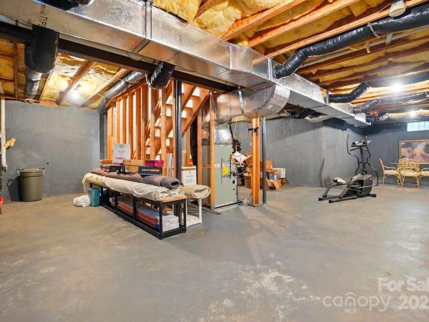 1720 Mountain Park Drive, Charlotte, NC 28214.  MLS# CAR4265620, YatesRealty ID 22843. Great storage space