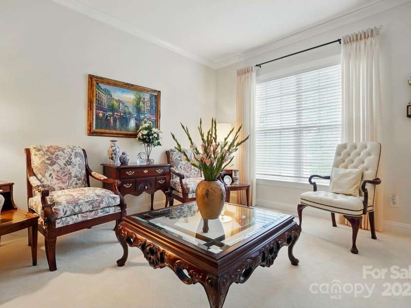 1720 Mountain Park Drive, Charlotte, NC 28214.  MLS# CAR4265620, YatesRealty ID 22843. Living room