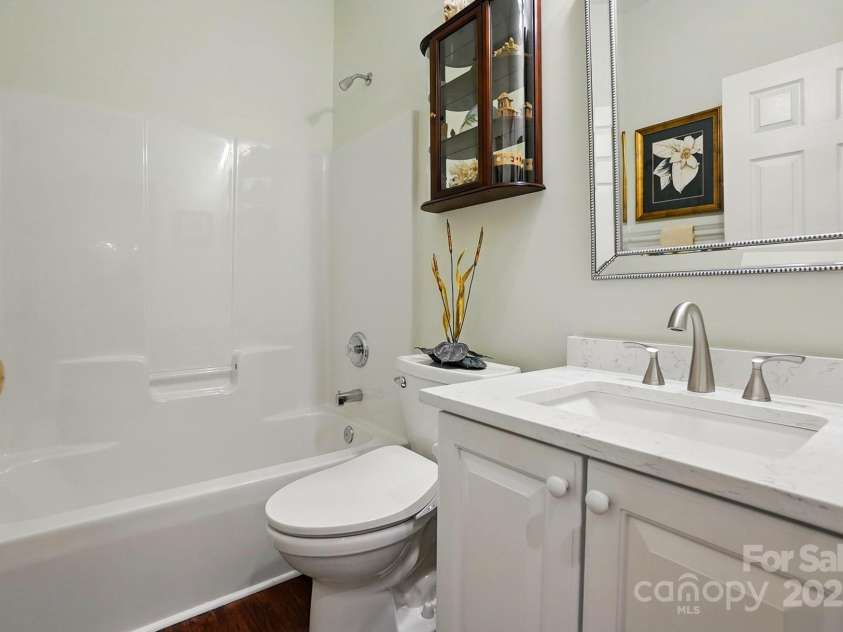 1720 Mountain Park Drive, Charlotte, NC 28214.  MLS# CAR4265620, YatesRealty ID 22843. Main floor full bathroom