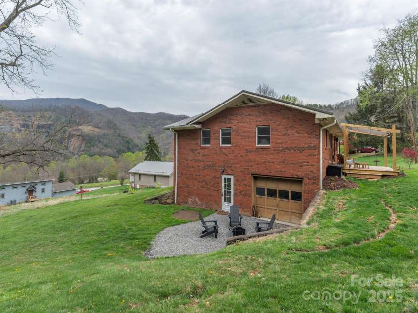 440 Big Cove Road, Waynesville, NC 28786.  MLS# CAR4244868, YatesRealty ID 22844. 