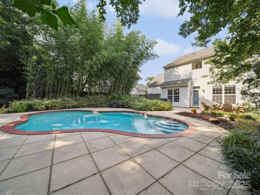 16411 Greybriar Forest Lane, Charlotte, NC 28278.  MLS# CAR4273245, YatesRealty ID 22845. 