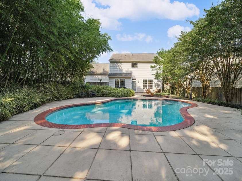 16411 Greybriar Forest Lane, Charlotte, NC 28278.  MLS# CAR4273245, YatesRealty ID 22845. 