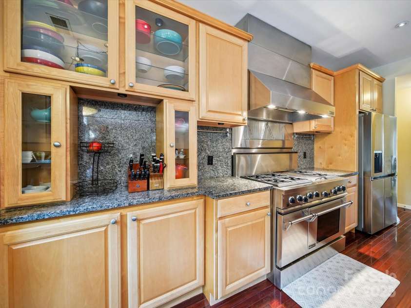 16411 Greybriar Forest Lane, Charlotte, NC 28278.  MLS# CAR4273245, YatesRealty ID 22845. 