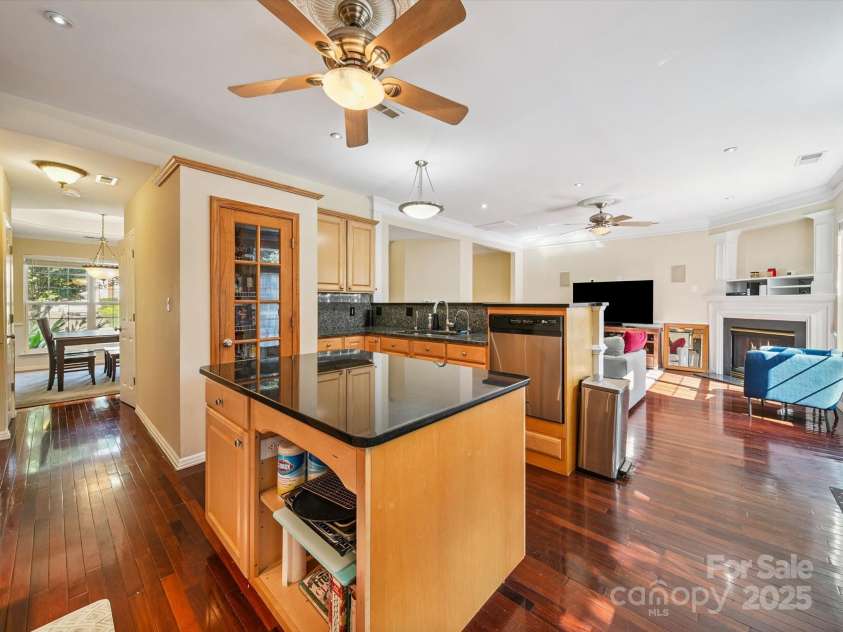 16411 Greybriar Forest Lane, Charlotte, NC 28278.  MLS# CAR4273245, YatesRealty ID 22845. 