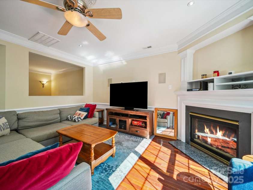 16411 Greybriar Forest Lane, Charlotte, NC 28278.  MLS# CAR4273245, YatesRealty ID 22845. 