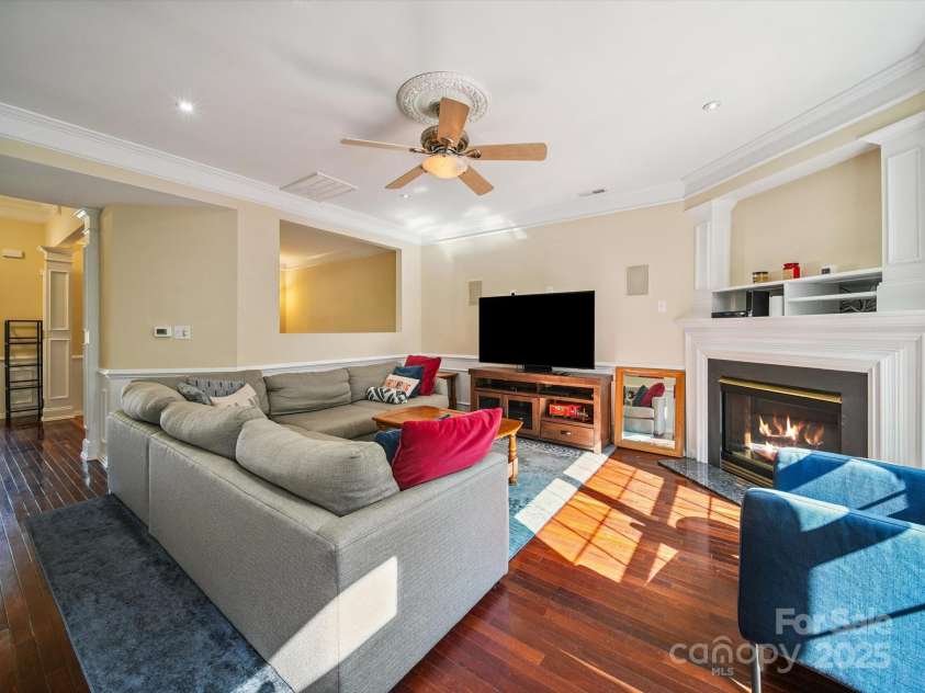 16411 Greybriar Forest Lane, Charlotte, NC 28278.  MLS# CAR4273245, YatesRealty ID 22845. 