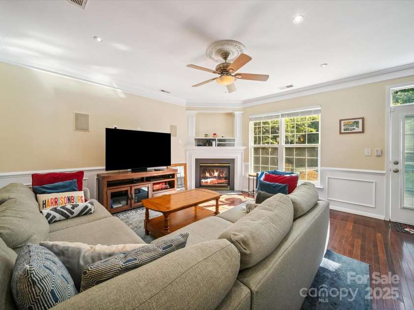 16411 Greybriar Forest Lane, Charlotte, NC 28278.  MLS# CAR4273245, YatesRealty ID 22845. 