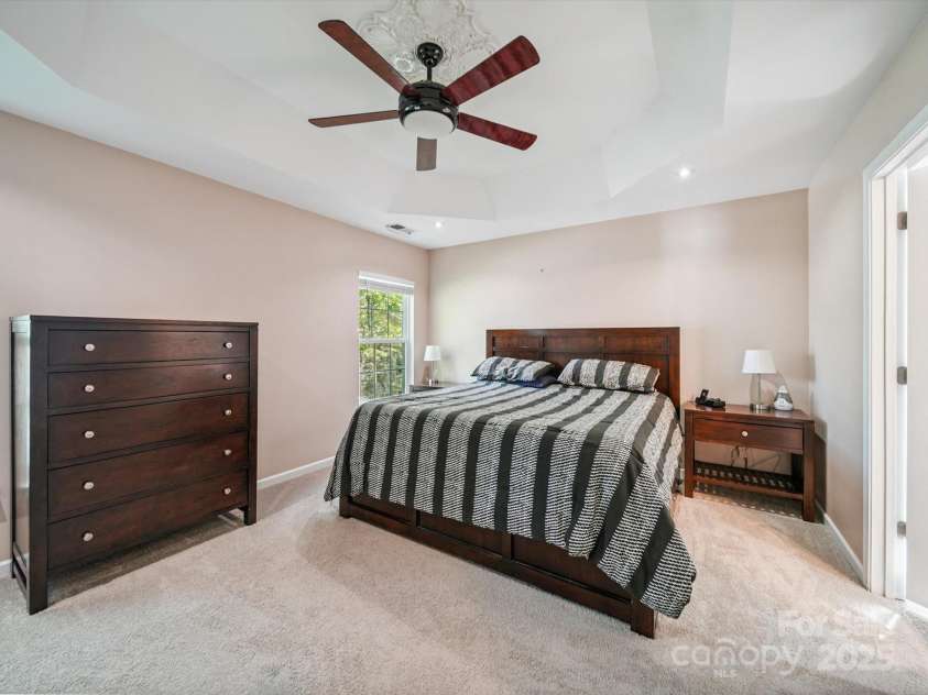 16411 Greybriar Forest Lane, Charlotte, NC 28278.  MLS# CAR4273245, YatesRealty ID 22845. 