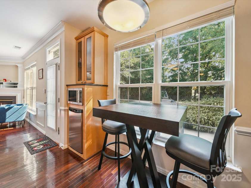 16411 Greybriar Forest Lane, Charlotte, NC 28278.  MLS# CAR4273245, YatesRealty ID 22845. Breakfast Area