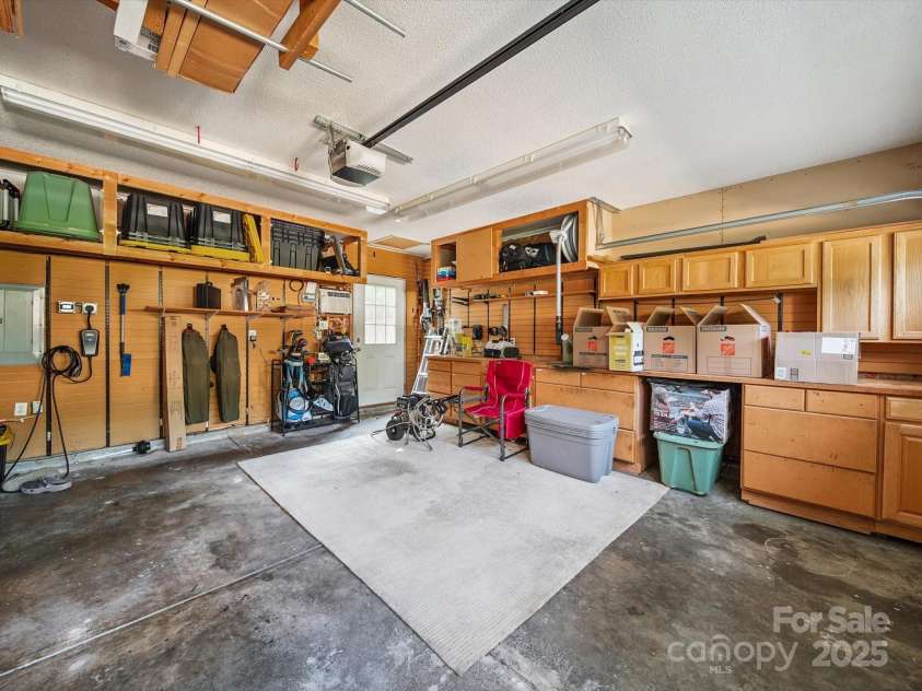 16411 Greybriar Forest Lane, Charlotte, NC 28278.  MLS# CAR4273245, YatesRealty ID 22845. Garage