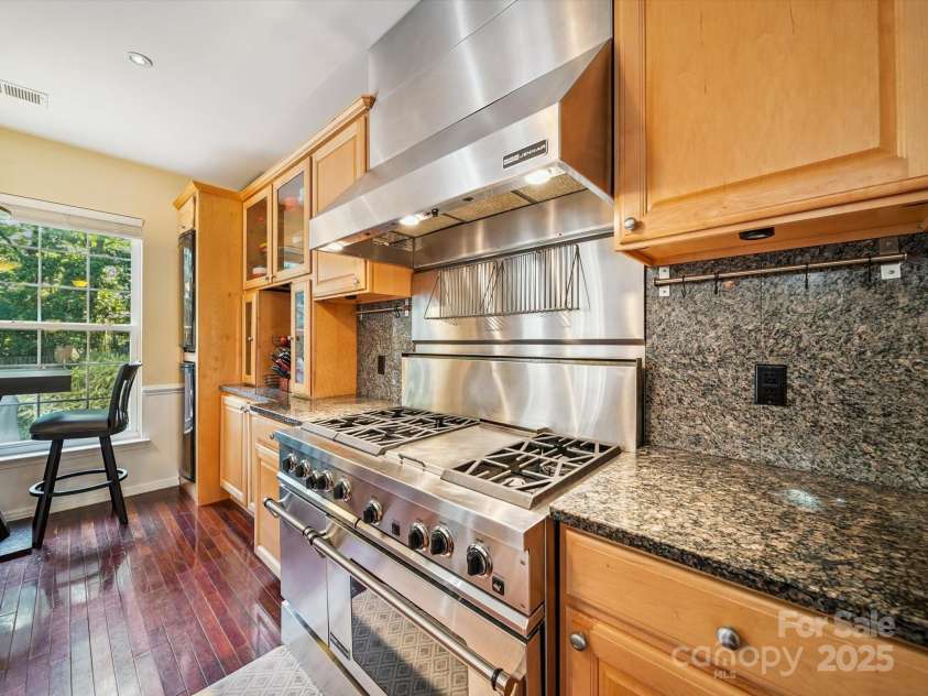 16411 Greybriar Forest Lane, Charlotte, NC 28278.  MLS# CAR4273245, YatesRealty ID 22845. JennAir Gas Range with 6 burners and built-in greddle