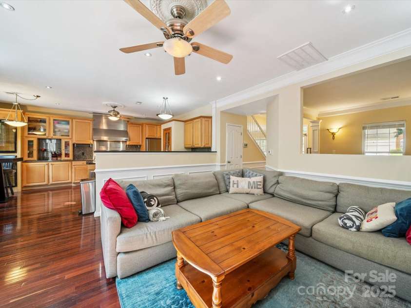 16411 Greybriar Forest Lane, Charlotte, NC 28278.  MLS# CAR4273245, YatesRealty ID 22845. Living Room