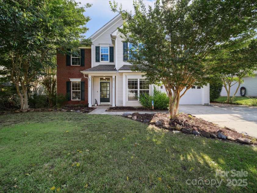 16411 Greybriar Forest Lane, Charlotte, NC 28278.  MLS# CAR4273245, YatesRealty ID 22845. Welcome Home!!