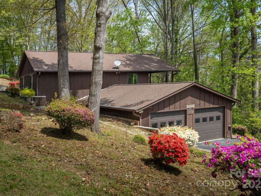 605 Hennessee Street, Morganton, NC 28655.  MLS# CAR4249204, YatesRealty ID 22846. 