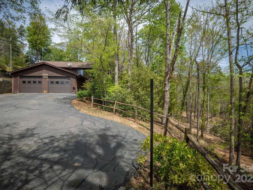 605 Hennessee Street, Morganton, NC 28655.  MLS# CAR4249204, YatesRealty ID 22846. 