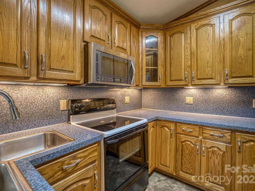 605 Hennessee Street, Morganton, NC 28655.  MLS# CAR4249204, YatesRealty ID 22846. 