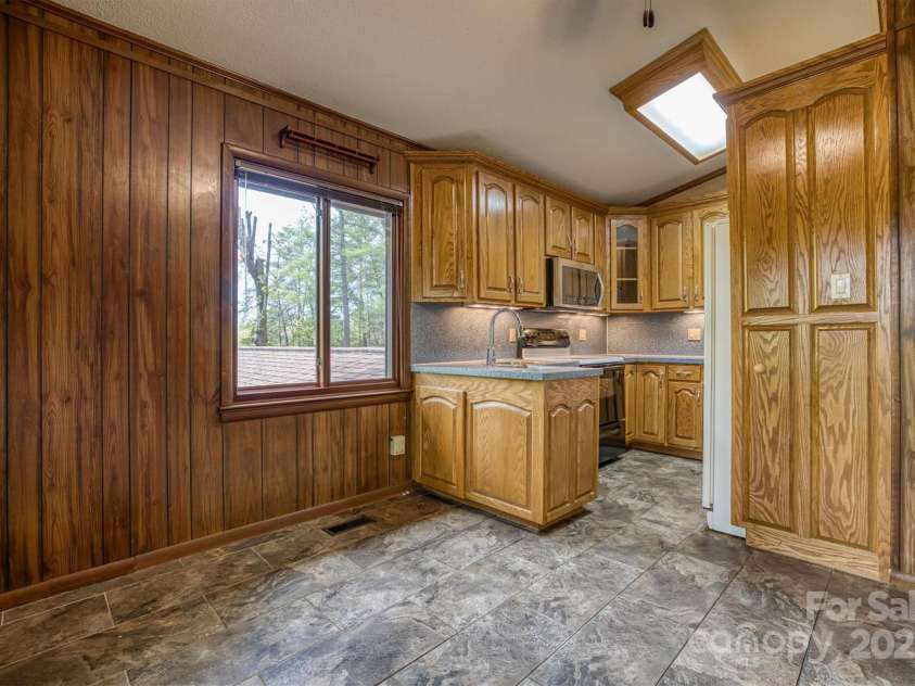 605 Hennessee Street, Morganton, NC 28655.  MLS# CAR4249204, YatesRealty ID 22846. 