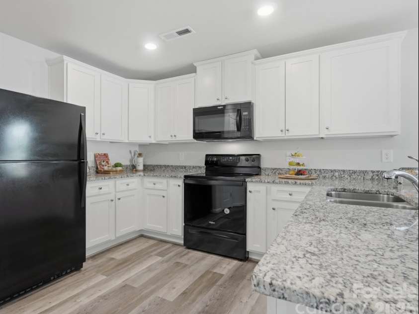 155 Trail Wood Court, Salisbury, NC 28146.  MLS# CAR4366391, YatesRealty ID 22848. Chef's Kitchen