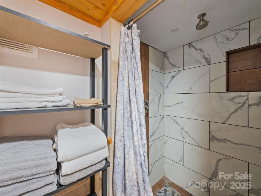 229 Yellow Bird Branch Road, Sylva, NC 28779.  MLS# CAR4270669, YatesRealty ID 22849. 